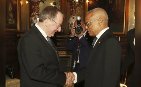 José Maria Neves condecora PM luxemburguês pelo seu contributo no reforço de relações entre Cabo Verde e Luxemburgo