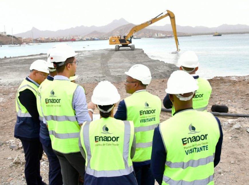 Primeiro Ministro com agenda centrada na Economia Marítima visita obras do Terminal de Cruzeiros em S. Vicente