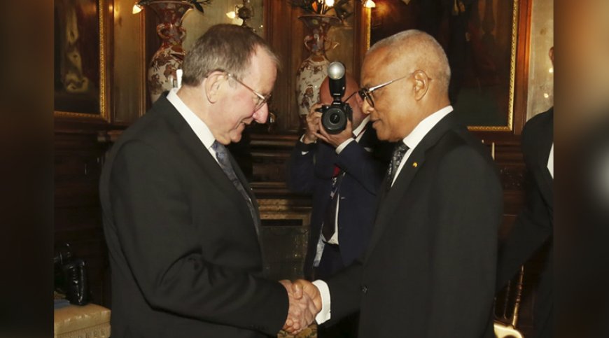 José Maria Neves condecora PM luxemburguês pelo seu contributo no reforço de relações entre Cabo Verde e Luxemburgo