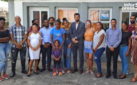 Brava: Group of young people starts training in business planning