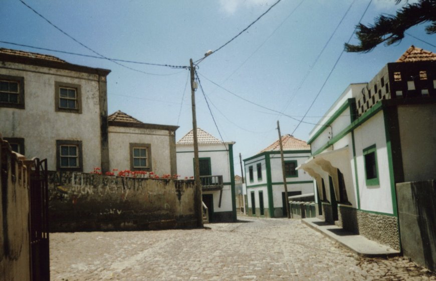 Population of Nossa Senhora do Monte, Ilha Brava, calls for the reopening of the local post office
