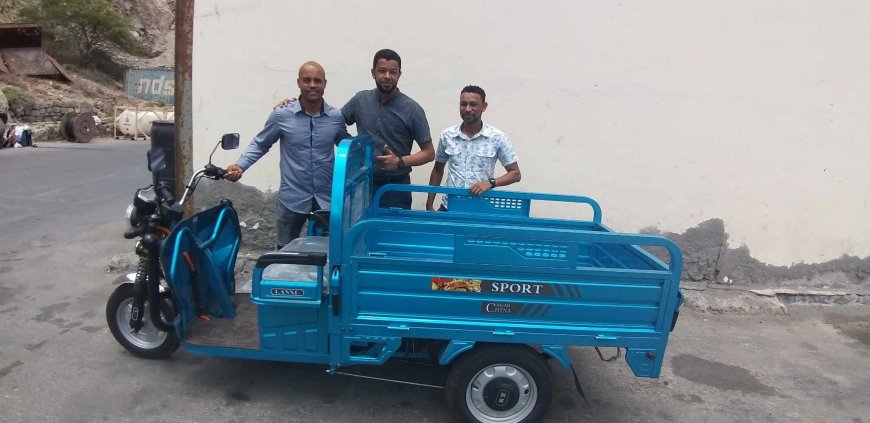 David Garcia returns a motorcycle received as a donation and declares that he no longer accepts government aid, disappointed with the situation