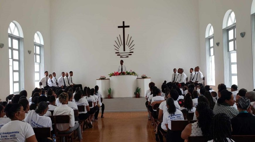 Jovens da Igreja Nova Apostólica dos três municípios do Fogo reunidos com os da Brava para se fortificar na fé