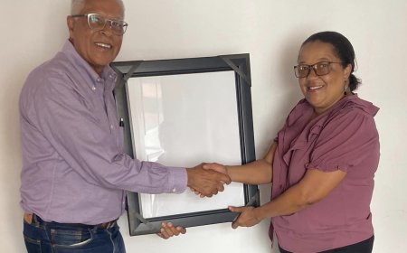 Brava Sustainable Foundation honors the history of Municipal Leaders with the donation of frames
