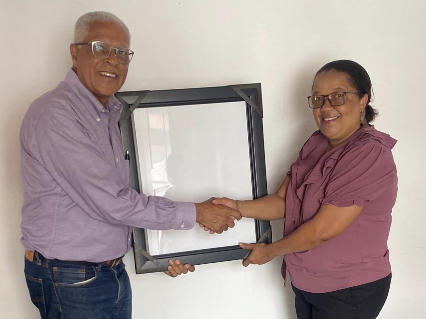Brava Sustainable Foundation honors the history of Municipal Leaders with the donation of frames