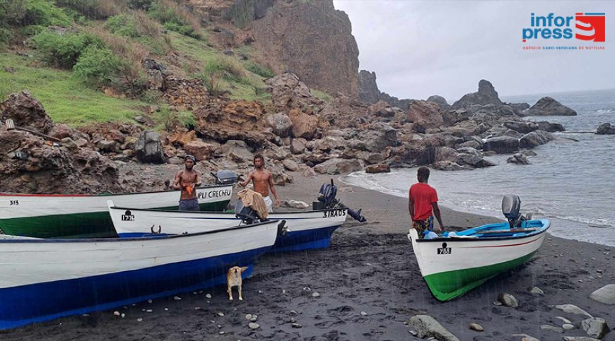 Praia de Portete is the right refuge for fishermen from Lomba Tantum despite poor shelter conditions