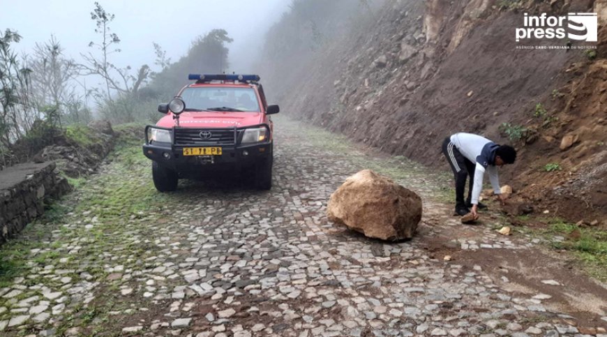 Brava: Falling rocks and collapsing protective wall are the first signs of rain