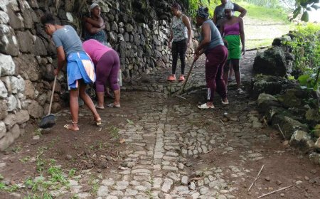 Brava City Council joins the residents of Baleia to clean and unblock the local road and the local sports sign