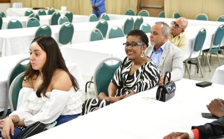 PM visits USA: Fiasco at banquet with emigrants in Florida