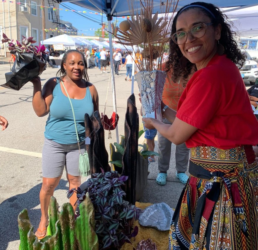 Artist Elizabeth Soares, the star of the vases, thanks you for the support and affection received at the Nha Terra Nha Cretcheu Festival