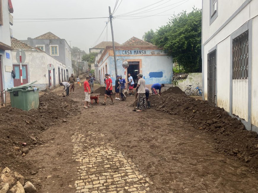 After heavy rains, street cleaning begins in Brava and CMB mobilizes resources to restore normality