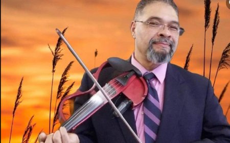 John Miranda, an excellent instrumentalist, accomplished guitarist, demonstrated in several performances, where he exudes all his ability with humility and dexterity