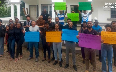 Brava: Dezenas de Professores participaram na marcha silenciosa por melhores condições de trabalho