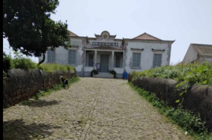 Comunidade educativa triste com a situação da Escola de Nossa Senhora do Monte