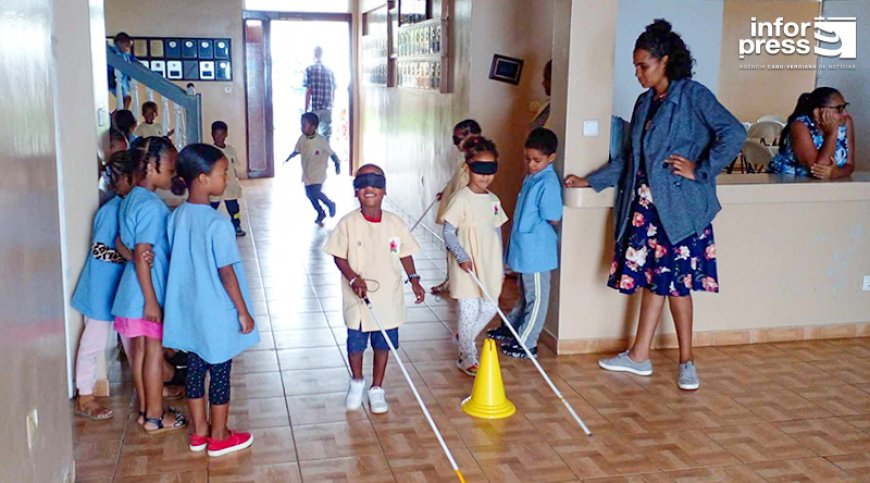 Brava: EMAEI promove actividades com crianças do pré-escolar para inteirarem-se das dificuldades enfrentadas pelos cegos