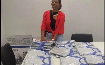 Entrega de materiais escolares na Ilha Brava -  Projeto Zé Luís Solidário fazendo a diferença