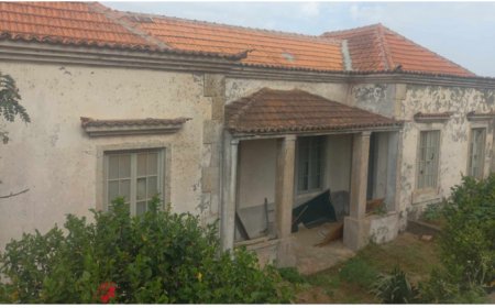 Historic school of Nossa Senhora do Monte is at risk of collapsing if measures are not taken