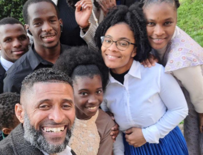 Cantor Gospel Tony Martins Lança Projeto "Jesus Tchoman pa Nha Nomi" em Cacém (Portugal) e anuncia o tornee na Suíça para próximas semanas