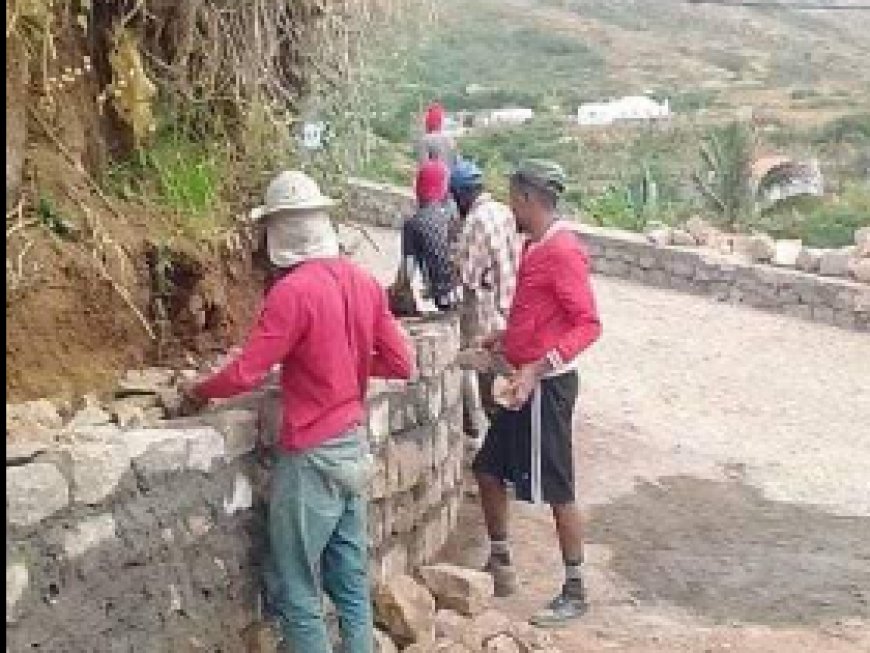 CMB starts rebuilding walls on roads damaged by rain with government support