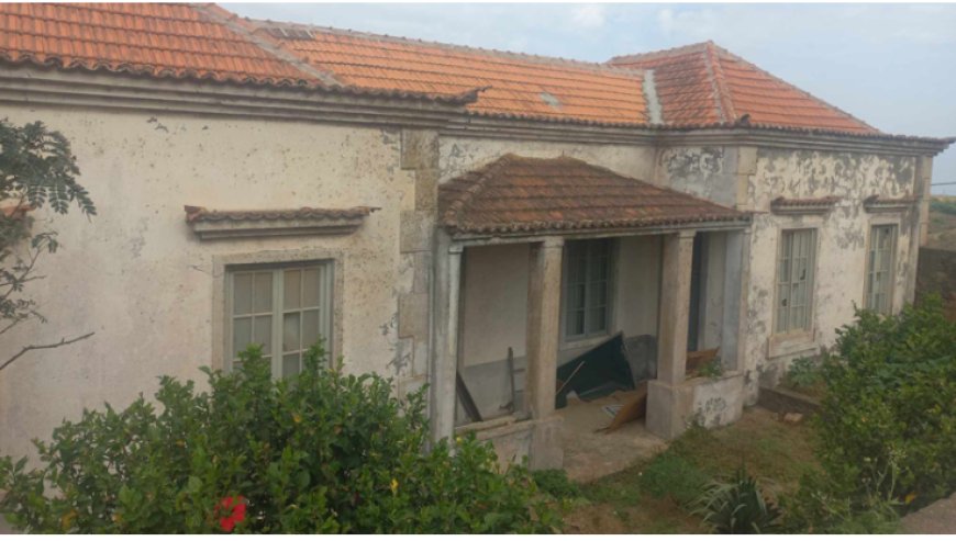 Historic school of Nossa Senhora do Monte is at risk of collapsing if measures are not taken