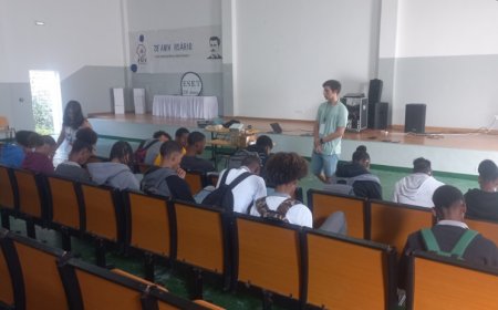 High school students receive a research team from the Faculty of Economics of Universidade Nova Lisboa