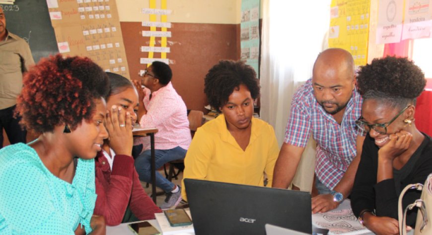 Teachers from the 1st cycle of the two Brava Groups participate in a workshop on the importance of the lesson plan