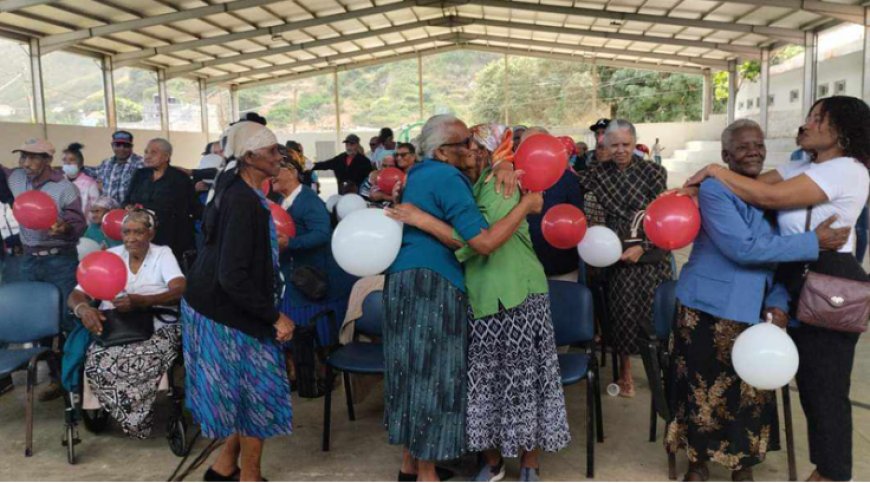 Brava: Actividades de Natal organizadas pela câmara reúnem cerca de centenas de idosos