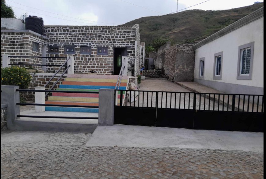 Cova Rodela Basic School receives a protective gate for student safety