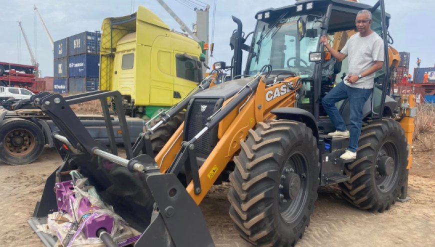 New backhoe acquired by Brava City Council for environmental interventions