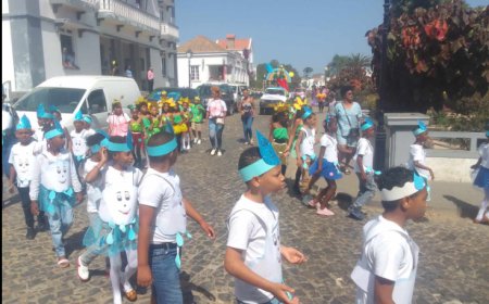 Students, Teachers, Parents and/or Guardians of the Manuel Rodrigues Gomes School took to the streets of the City of Nova Sintra