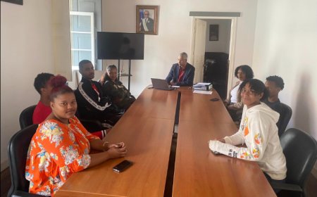 President of CMB invites young people from Cova Rodela to inform them about the requalification works of the local sports board