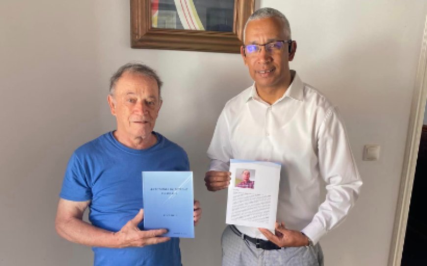 Illustrious Bravense Benvindo Leitão donates copies of his work to local culture