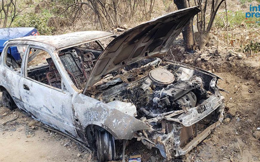 Brava: Carro totalmente destruído depois de incendiado por indivíduo não identificado