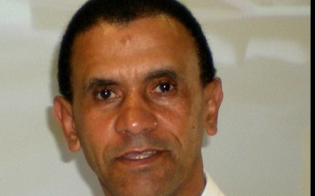 Andy Andrade defends the independence of Brava Island in response to social and economic decline