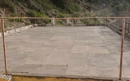 Jovens atletas e população de Fajã D'Água reclamam da degradação do polivalente e pedem intervenção da Câmara Municipal da Brava