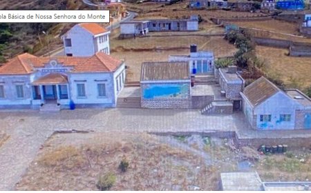 Some teachers at the Nossa Senhora do Monte School are dissatisfied with the appointment of teachers from other islands to the School's Management