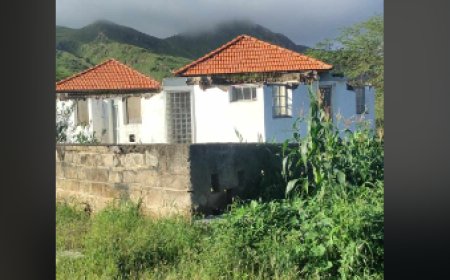 Obra inacabada no Jardim Infantil de Cachaço desespera pais e encarregados de educação
