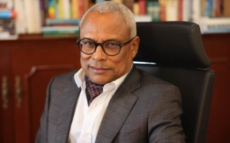 Há três anos, ganhava, na primeira volta, as eleições presidenciais, sob o signo “Djunta Mon, Kabesa y Korason”.