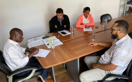 Mayor of CMB meets with some of the contractors working in Brava