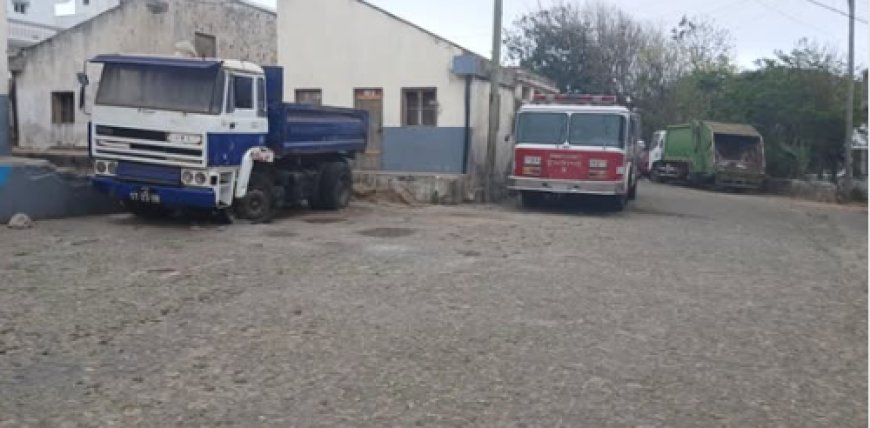Problema com estacionamento crescente de veículos em Ponta Baixo gera preocupação e se torna alvo de críticas de eleitos municipais.