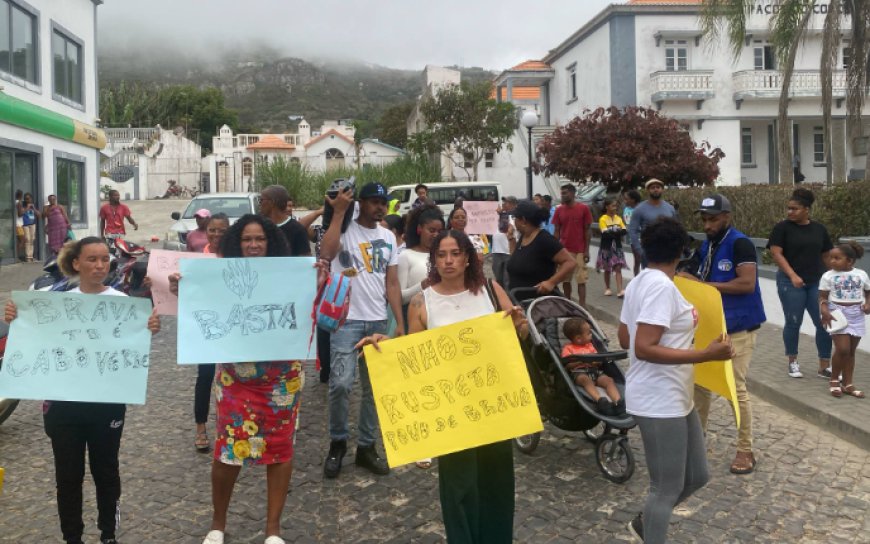 Protesting population calls for government attention to poor maritime transport service