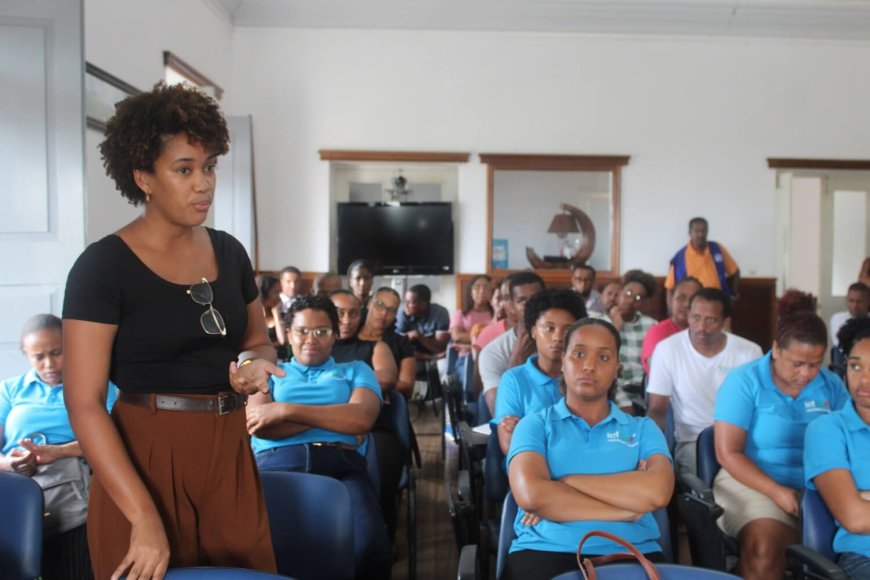United Nations Representative in Cape Verde talks to young people from Brava on historic visit