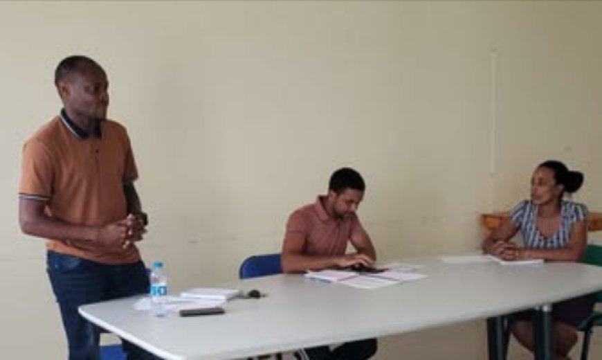 Fishing professionals question the absence of government representatives on the island