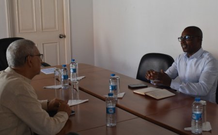 Former President Jorge Carlos Fonseca talks about the crucial challenges facing Ilha Brava in a meeting with Mayor Amandio Brito