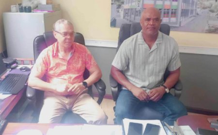 Samuel Varela visita alguns comerciantes da Brava e destaca crescimento do sector apesar das dificuldades no transporte