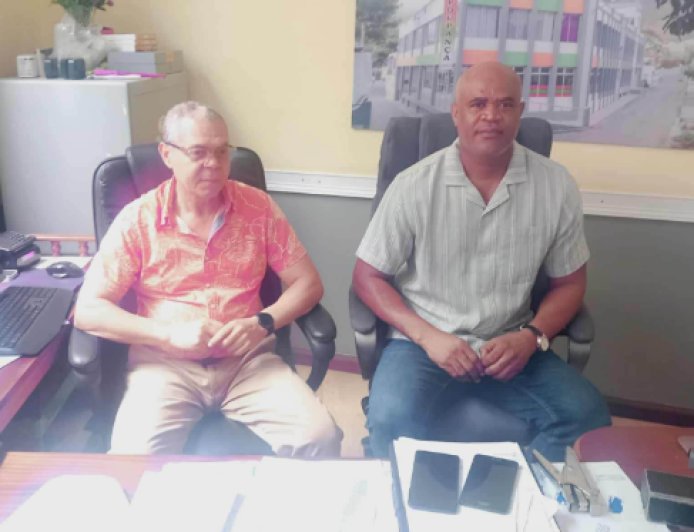 Samuel Varela visits some of Brava's traders and highlights the sector's growth despite transportation difficulties