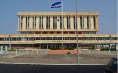 Reintegration allowance for politicians in Cape Verde: illegal? No. Immoral? Maybe.