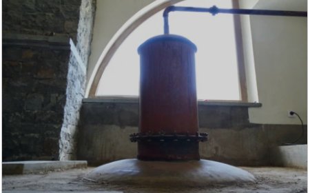 Wood-fire distillation keeps alive the ancestral tradition in the production of JBEY sugarcane brandy.