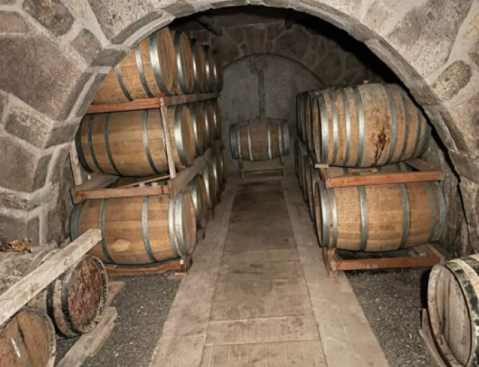 Ageing in oak barrels enhances the tradition and excellence of JBEY grog
