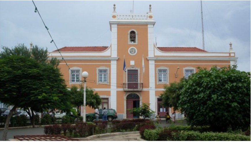 Dezenas de “funcionários” com mais de 80 anos, simulação de concurso público: estas e outras razões para a constituição de arguido